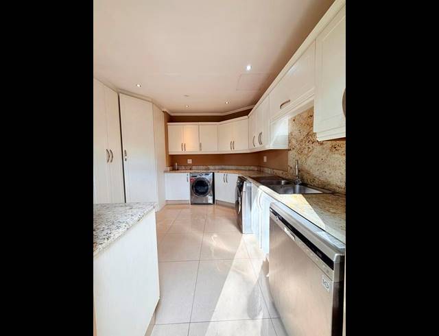 5 BEDROOM HOUSE FOR SALE IN BRYANSTON